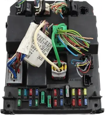 Peugeot 307 Fuse module 9651197680A 9651196980A