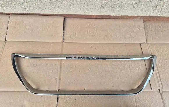 Peugeot 2008 I Front grill 9815372577