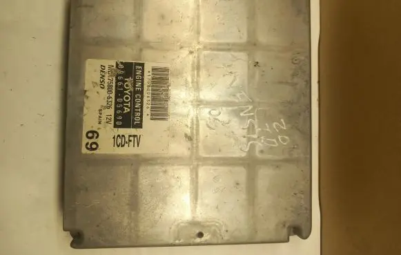 Toyota Avensis T250 Engine control unit/module 8966105690