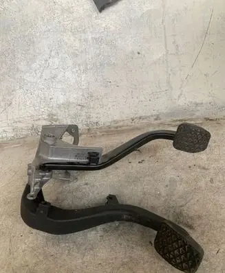 BMW 3 E90 E91 Pedal assembly 