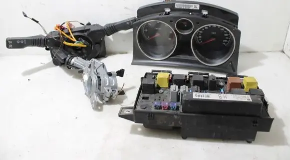 Opel Zafira B Engine control unit/module ECU 