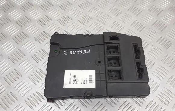 Renault Megane II Fuse box set 8200261824