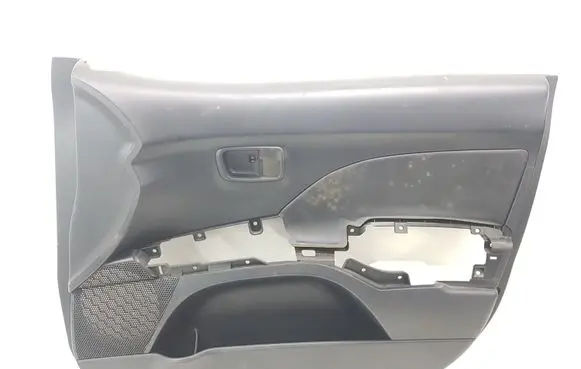 Mitsubishi Outlander Front door card panel trim 722IA774XAQ