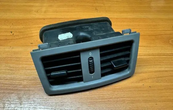 BMW 5 E60 E61 Rear air vent grill 6932023 6932024 14121810