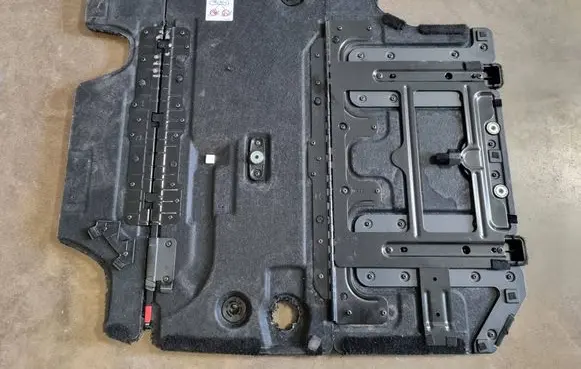 Chrysler Pacifica Second row seat mat 05028624AD