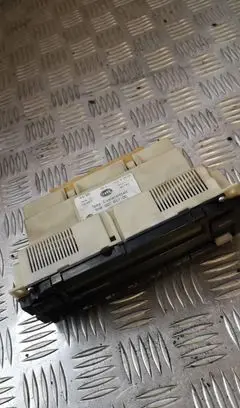 Volkswagen PASSAT B5 Climate control unit 1j1907044