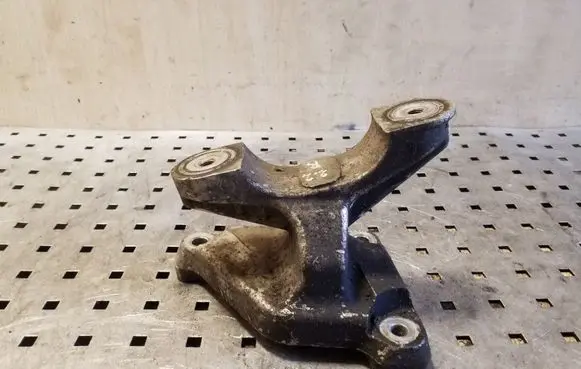 Honda CR-V Steering rack mounting bracket 