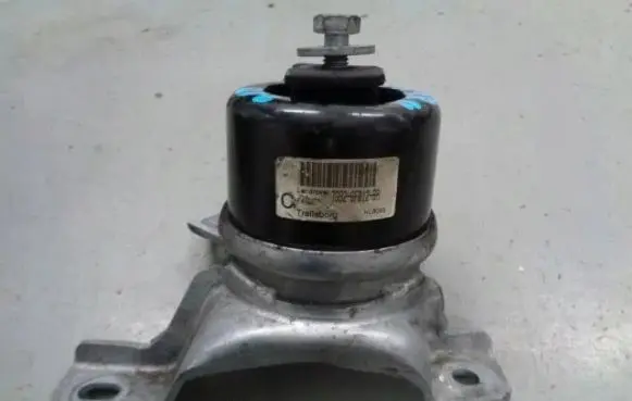Land Rover Freelander 2 - LR2 Engine mount vacuum valve 