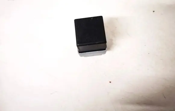 Volvo S40, V40 Other relay mb953394