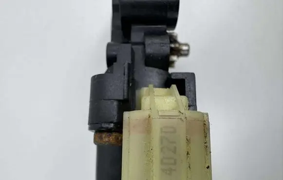 Hyundai Tucson JM Rear door window regulator motor 313034192 4D27D 40270