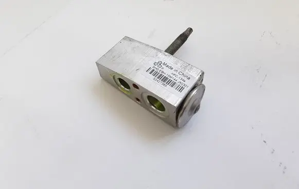 Opel Meriva B Air conditioning (A/C) expansion valve 52427385 EBH15M144 HFC134A