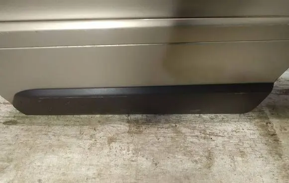 Rear door trim (molding)