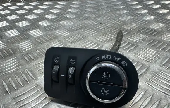 Opel Zafira C Light switch 13294821
