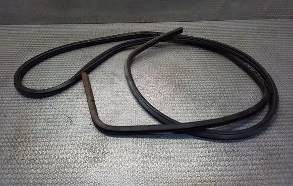 Front door rubber seal