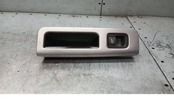 Volvo V50 Electric window control switch 8663813