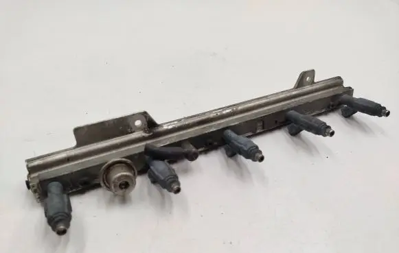 Ford Focus Fuel main line pipe 9186836