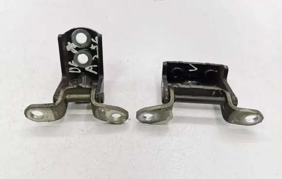 Rear door hinge set