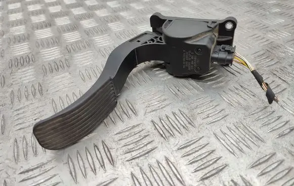 Mercedes-Benz Sprinter W906 Accelerator throttle pedal A9063000404