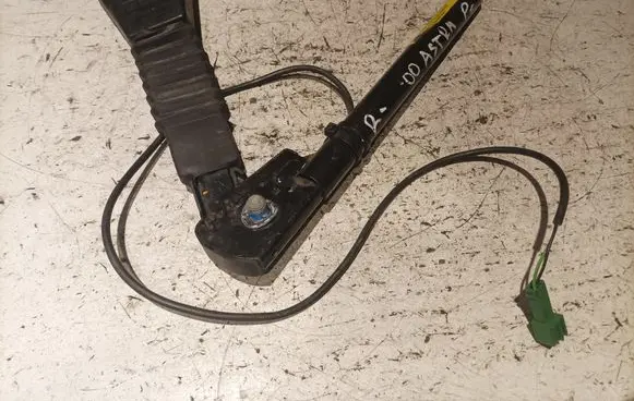 Opel Astra G Front seatbelt 90560656 563086407A R3981800665