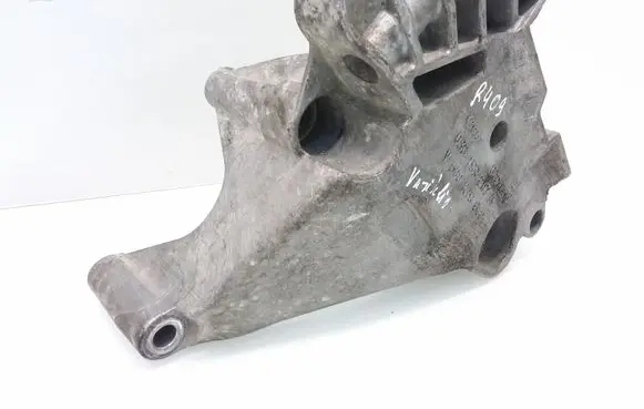 Skoda Octavia Mk2 (1Z) Engine mounting bracket 03G199207A