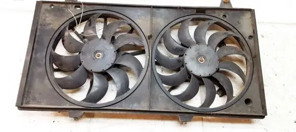 Radiator cooling fan shroud