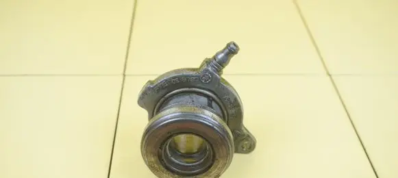 Volvo C30 Clutch slave cylinder 8667378 B5254T3