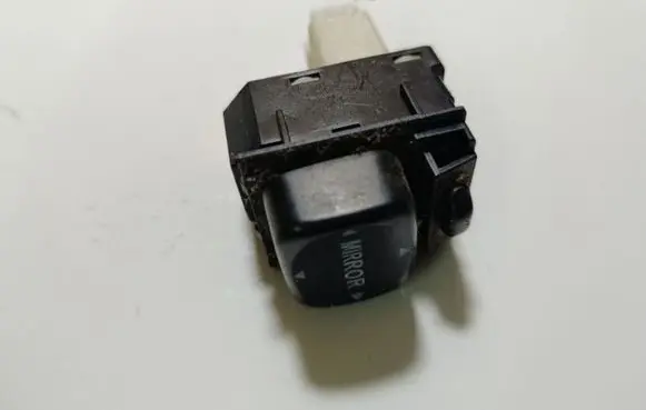 Toyota Yaris Wing mirror switch