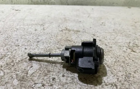 KIA Sportage Coupe door lock (next to the handle) 