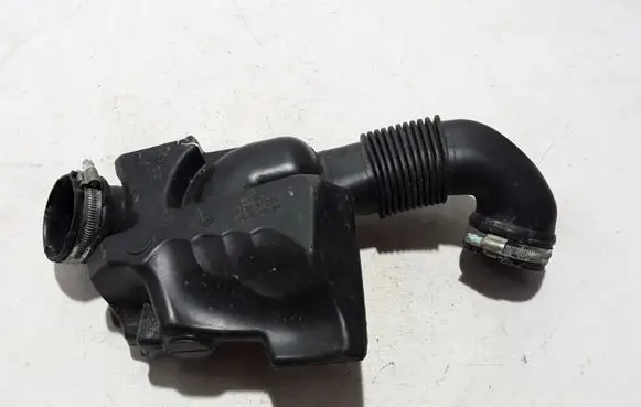 Renault Captur II Air intake duct part 165756120R