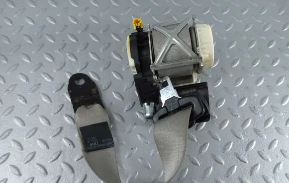 Mercedes-Benz R W251 Third row seat belt A2518600585