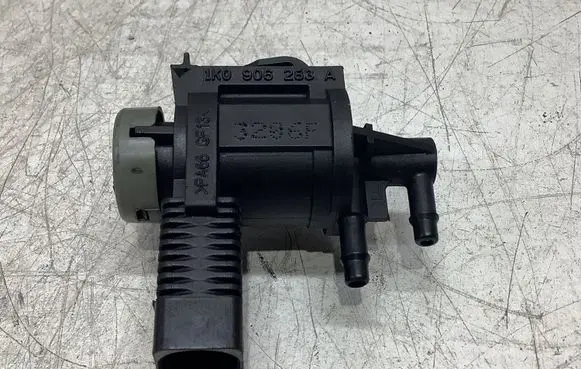 Volkswagen PASSAT B6 Vacuum valve 1K0906283A