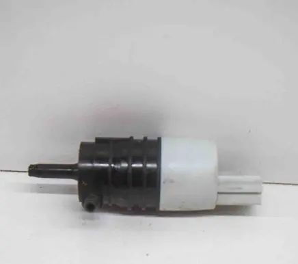 BMW 5 G30 G31 Windscreen/windshield washer pump 7298309