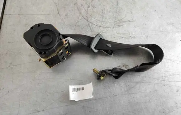Maserati Quattroporte Middle seatbelt (rear) 66948490