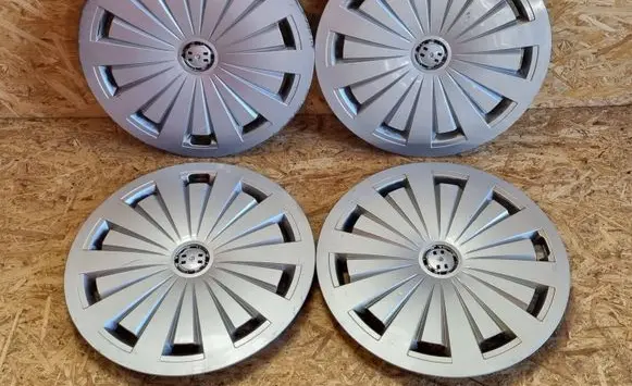 Audi Q3 8U R16 wheel hub/cap/trim 8W0601147