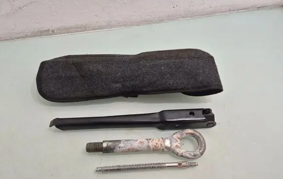 Opel Astra J Tool set 
