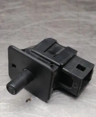 Mercedes-Benz C W202 Front door sensor 2028209510