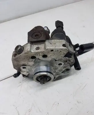 Volvo V70 Fuel injection high pressure pump 8689590 047114 0445010043