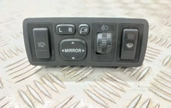 Toyota Avensis T250 Wing mirror switch