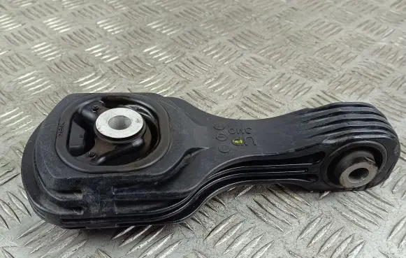 Honda HR-V Engine mount bracket
