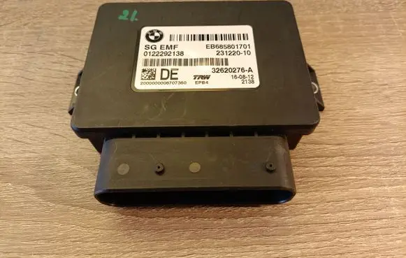 BMW 5 F10 F11 Hand brake control module EB685801701