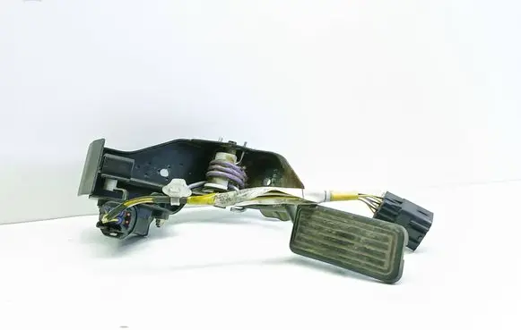Toyota Avensis T250 Accelerator throttle pedal 8222305060