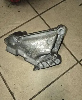 Engine mounting bracket