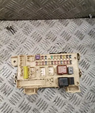 Toyota Avensis Verso Fuse module 8922144030