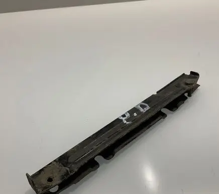 Front bumper mounting bracket