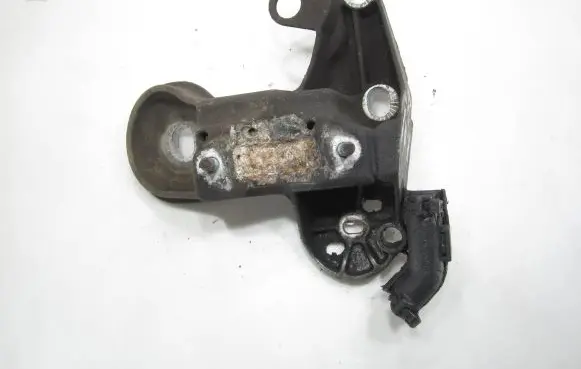 Audi A4 S4 B5 8D Engine mounting bracket 4B0199352B