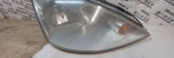Ford Focus Headlight/headlamp 2M5113W029BD