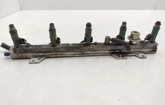 Volvo V70 Fuel main line pipe