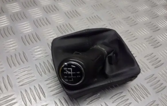 Volkswagen Polo IV 9N3 Gear selector 6Q1711113