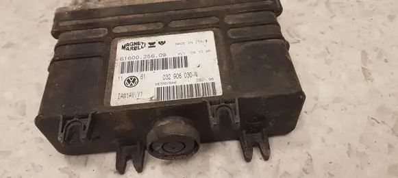 Volkswagen Golf III Engine control unit/module 032906030N 6160025609