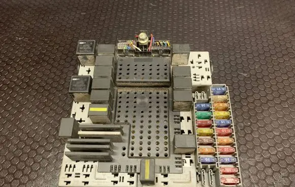 Volvo XC90 Fuse module 30679527 08696098 04W052